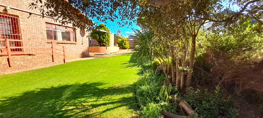 6 Bedroom Property for Sale in Noorsekloof Eastern Cape